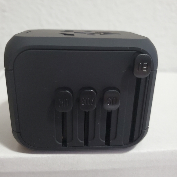 NIB Multi-Nation Travel Adapter with USB - Picture 10 of 12
